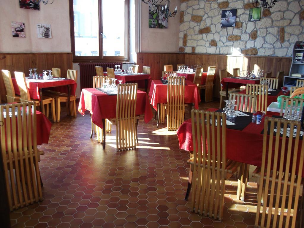 Hotel Restaurant La Reine Margot La Tour-dʼAuvergne Extérieur photo